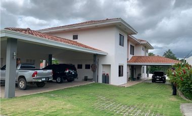 VENDO CASA RESIDENCIAL - LA CHORRERA SECTOR SANTA CLARA