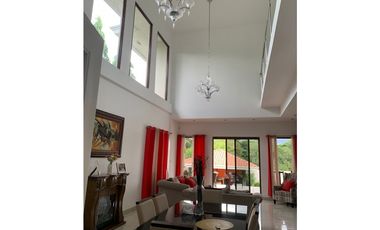 VENDO CASA RESIDENCIAL - LA CHORRERA SECTOR SANTA CLARA