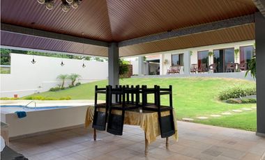 VENDO CASA RESIDENCIAL - LA CHORRERA SECTOR SANTA CLARA