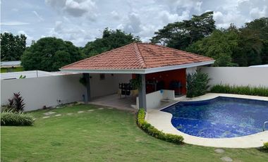 VENDO CASA RESIDENCIAL - LA CHORRERA SECTOR SANTA CLARA