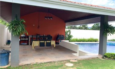 VENDO CASA RESIDENCIAL - LA CHORRERA SECTOR SANTA CLARA