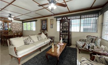 Venta de Casa con Dos Residencias Independientes en Betania, Panama