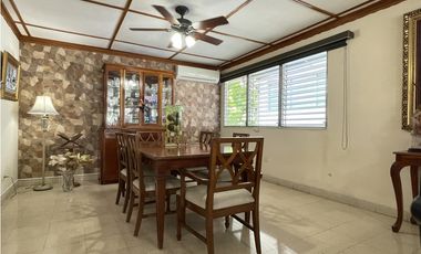 Venta de Casa con Dos Residencias Independientes en Betania, Panama