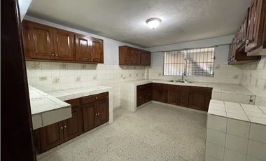 Venta de Casa con Dos Residencias Independientes en Betania, Panama