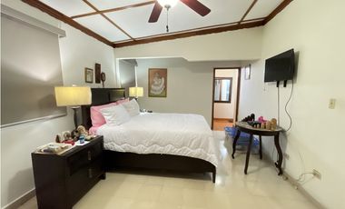 Venta de Casa con Dos Residencias Independientes en Betania, Panama