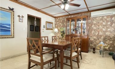 Venta de Casa con Dos Residencias Independientes en Betania, Panama