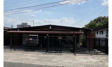 Venta de Casa con Dos Residencias Independientes en Betania, Panama