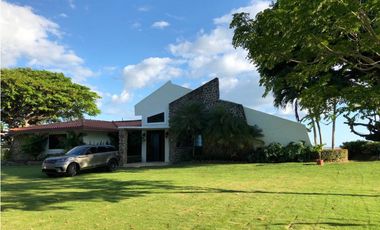 Venta de casa de playa en Costa Esmeralda, San Carlos, Panamá