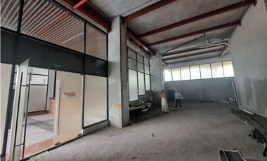 SE ALQUILA LOCAL COMERCIAL EN GREENWOOD PLAZA, TUMBA MUERTO