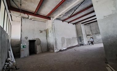 SE ALQUILA LOCAL COMERCIAL EN GREENWOOD PLAZA, TUMBA MUERTO