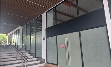 SE ALQUILA LOCAL COMERCIAL EN GREENWOOD PLAZA, TUMBA MUERTO