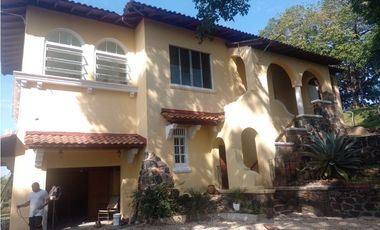 Casa con vista al canal de Panamá