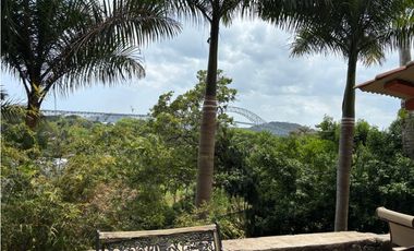 Casa con vista al canal de Panamá