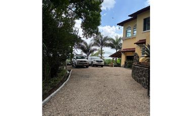Casa con vista al canal de Panamá