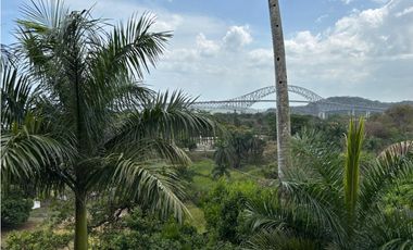 Casa con vista al canal de Panamá
