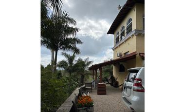 Casa con vista al canal de Panamá