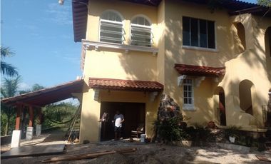 Casa con vista al canal de Panamá