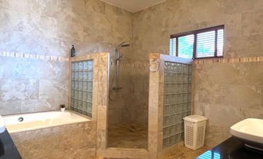 Spacious home with stunning ocean views