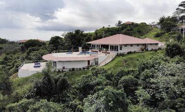 Spacious home with stunning ocean views