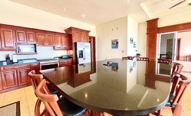 Spacious home with stunning ocean views