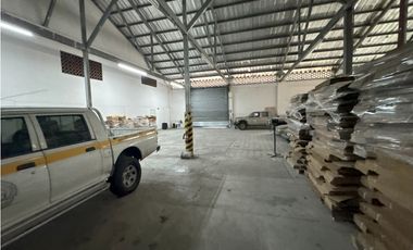 GALERA COMERCIAL EN BELLA VISTA