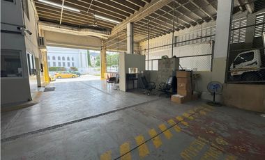 GALERA COMERCIAL EN BELLA VISTA