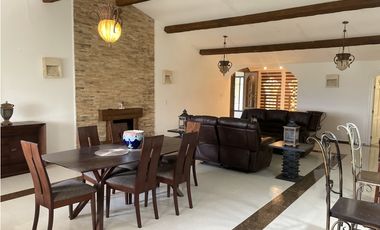 SE VENDE CASA EN CERRO AZUL