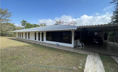 SE VENDE CASA EN CERRO AZUL