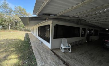 SE VENDE CASA EN CERRO AZUL