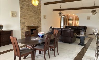 SE VENDE CASA EN CERRO AZUL