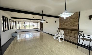 SE VENDE CASA EN CERRO AZUL