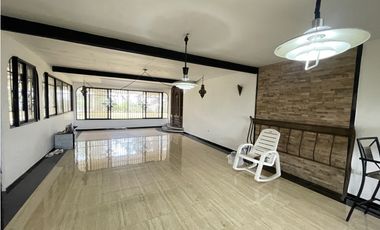 SE VENDE CASA EN CERRO AZUL