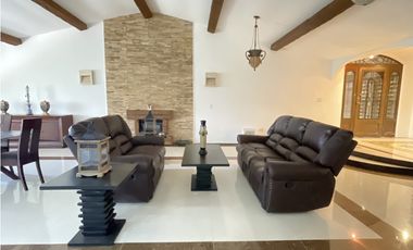 SE VENDE CASA EN CERRO AZUL