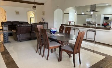 SE VENDE CASA EN CERRO AZUL