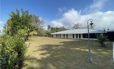 SE VENDE CASA EN CERRO AZUL