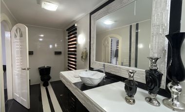 SE VENDE CASA EN CERRO AZUL