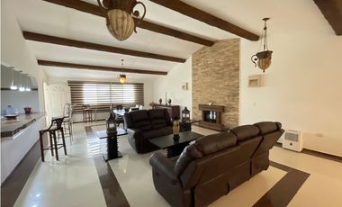 SE VENDE CASA EN CERRO AZUL