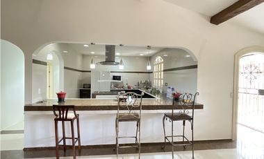 SE VENDE CASA EN CERRO AZUL