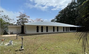 SE VENDE CASA EN CERRO AZUL