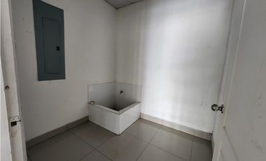 ALQUILER DE LOCALES COMERCIALES EN VA CENTENARIO T5 LGAC1-0625