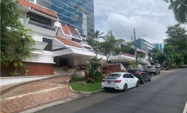 VENTA CASA EN CALLE 50 PH MABEAL Y VICOSA