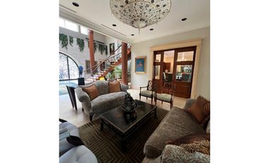 VENTA MANSIÓN EN ALTOS DEL GOLF