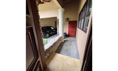 VENTA MANSIÓN EN ALTOS DEL GOLF