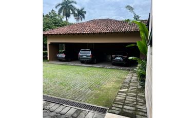 VENTA MANSIÓN EN ALTOS DEL GOLF