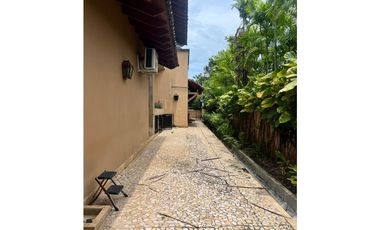 VENTA MANSIÓN EN ALTOS DEL GOLF