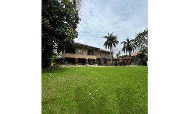 VENTA MANSIÓN EN ALTOS DEL GOLF