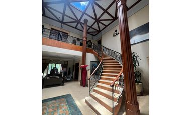 VENTA MANSIÓN EN ALTOS DEL GOLF