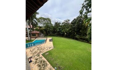 VENTA MANSIÓN EN ALTOS DEL GOLF