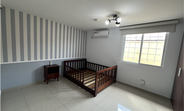 SE VENDE CASA EN EL DORAL (Urbanización El Bosque)