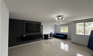 SE VENDE CASA EN EL DORAL (Urbanización El Bosque)